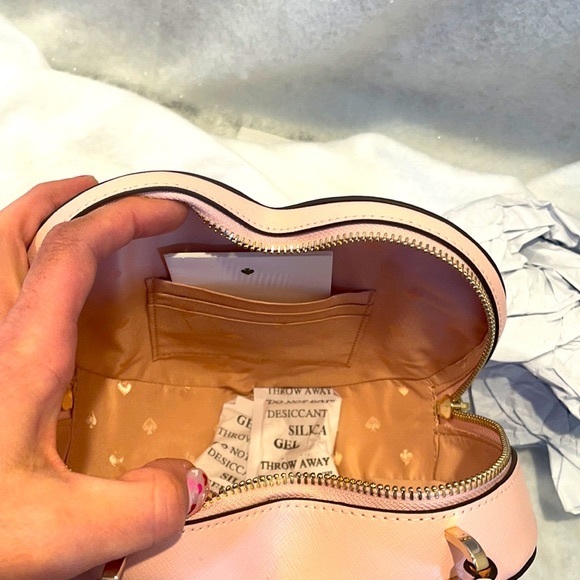 β€οΈSALEπKate Spade Leather Heart Crossbody Love Shack. βChalk pinkβ - Picture 8 of 9